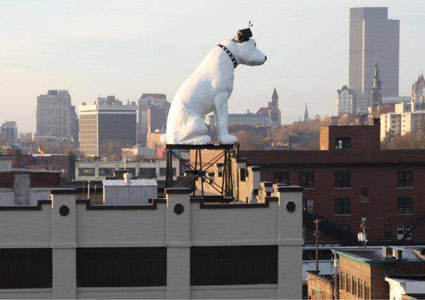 Nipper Statue overlooking Albany with skyline in the background