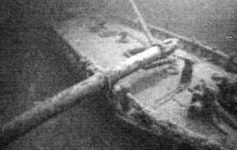 image of an underwater shipwreck