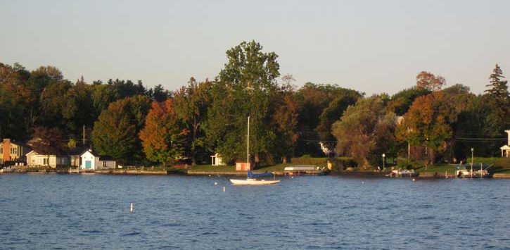 boat going by in Skaneateles Lake