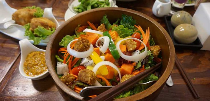 Bowl of vegan stir fry with tempeh